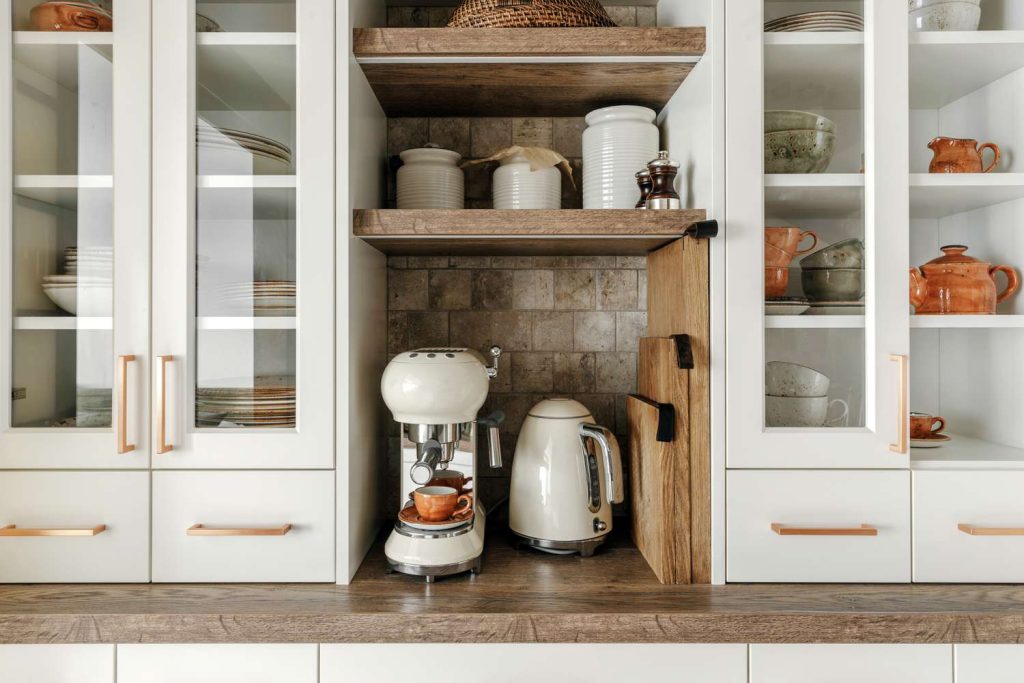 چیدن کابینت آشپزخانه