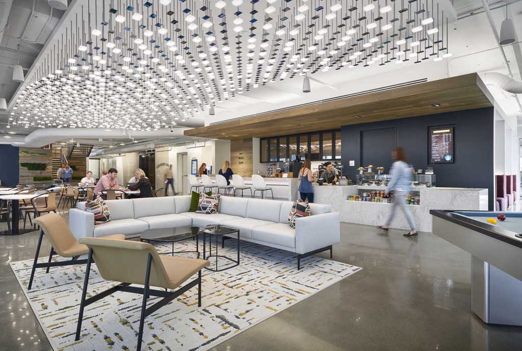 تاثیر زاویه‌ تابش در نورپردازی سقفی بر زیبایی فضا