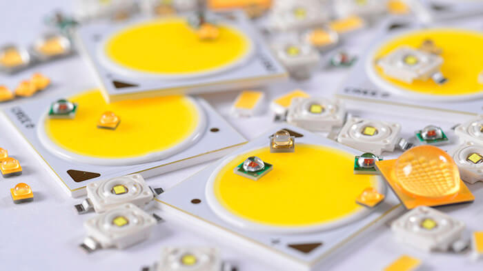 بررسی تفاوت لامپ‌های COB و SMD