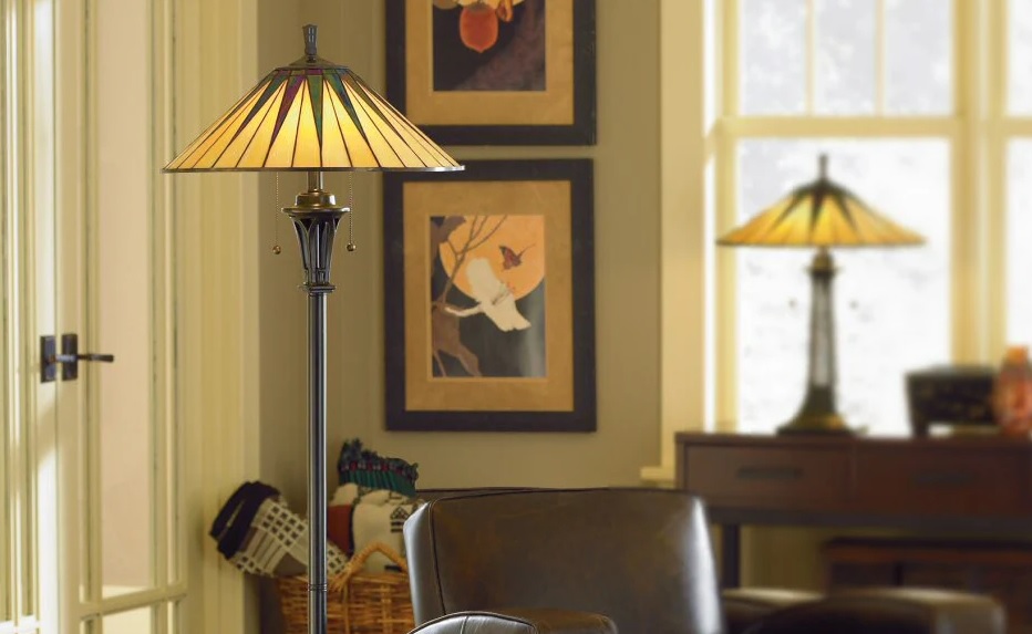 آباژور ایستاده